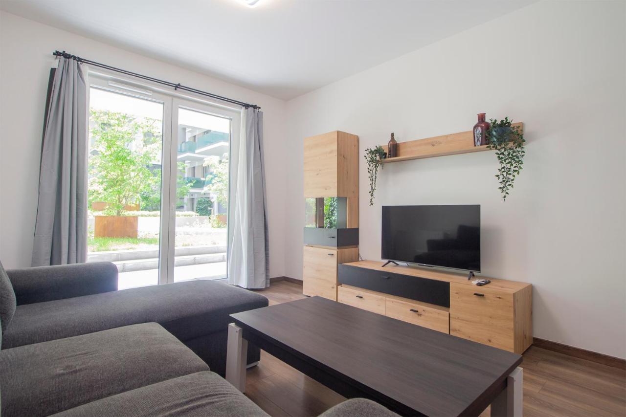 Corvin Modern Two Bedroom Apartment Free Parking Budapest Exterior photo