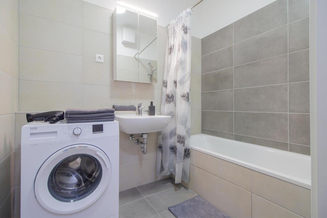 Corvin Modern Two Bedroom Apartment Free Parking Budapest Exterior photo