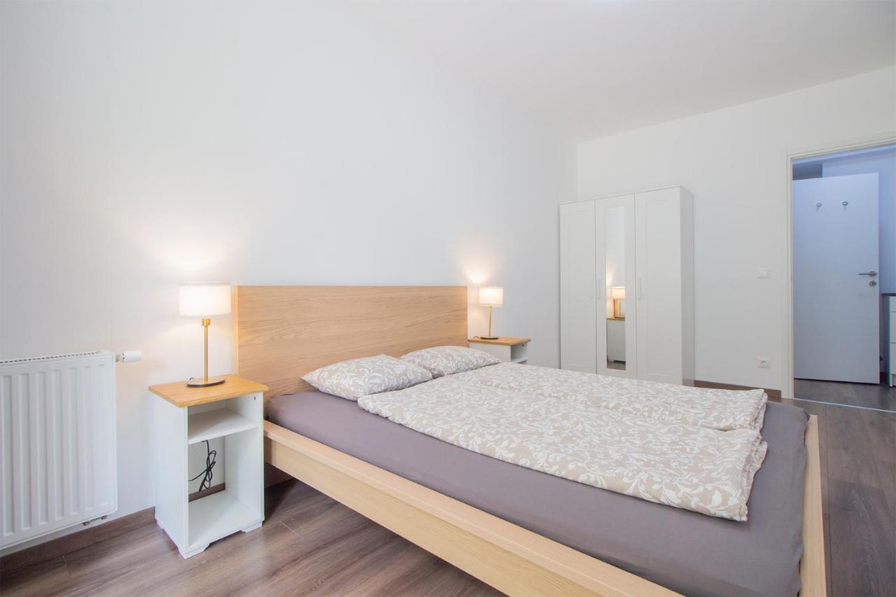 Corvin Modern Two Bedroom Apartment Free Parking Budapest Exterior photo